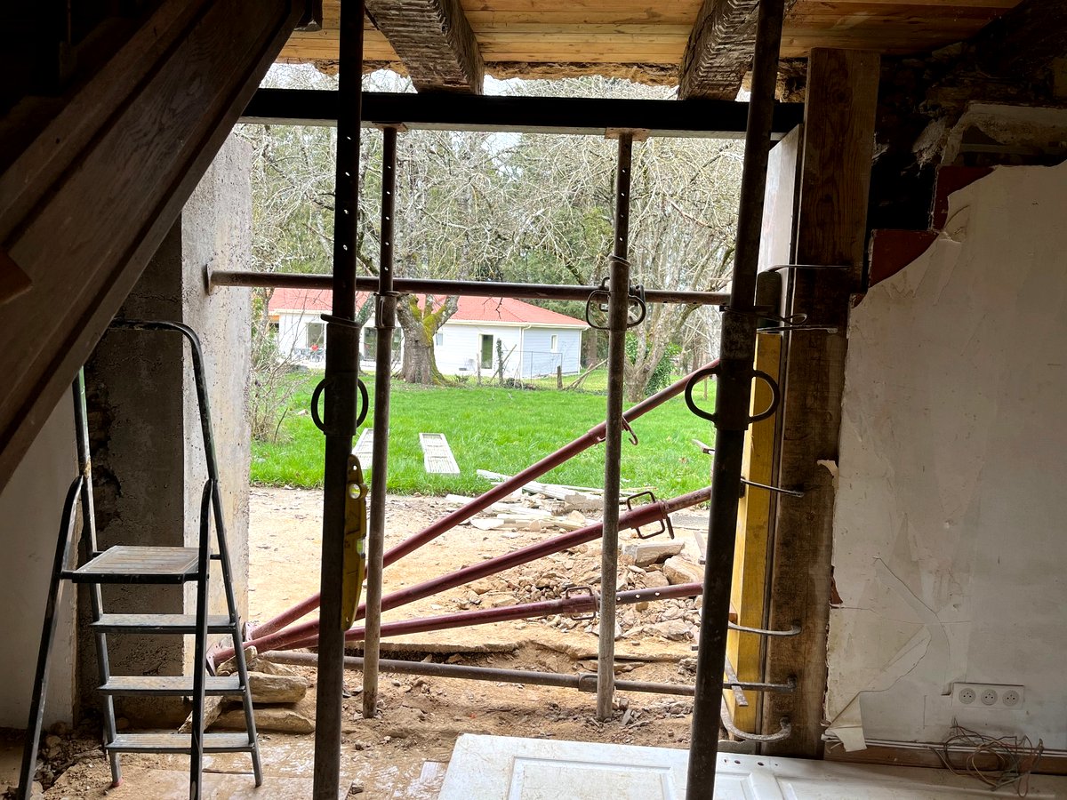 Ouverture murale avec étaiement